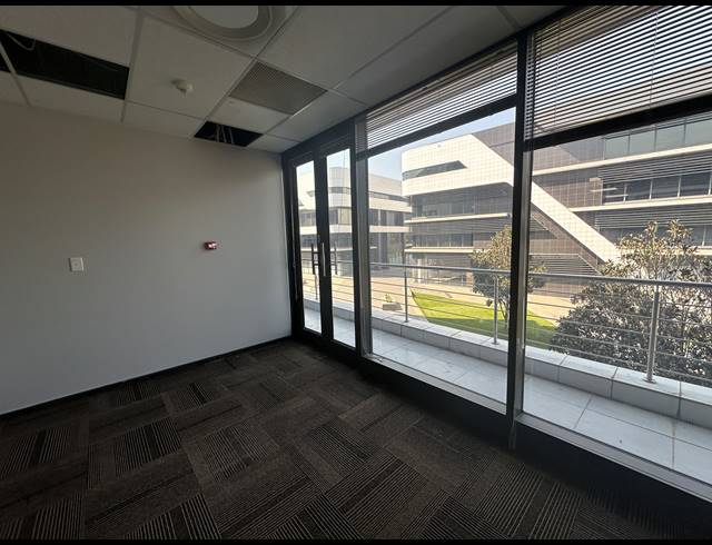 201.80M² OFFICE TO LET IN HIGHVELD